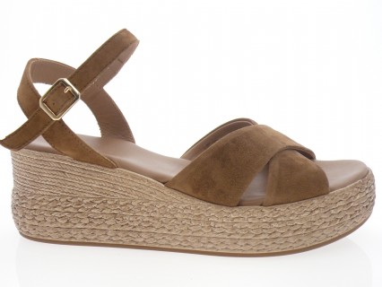 femme nu pied Aliwell danae